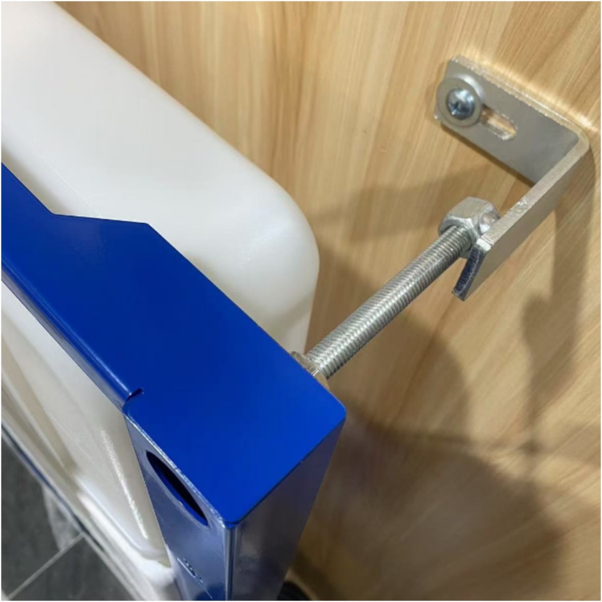 Integrated hidden water tank system
