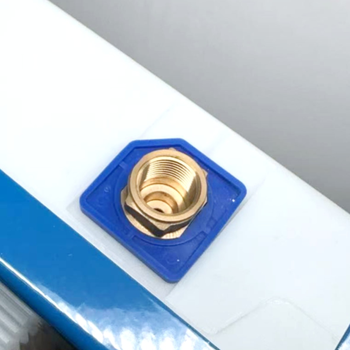 Recessed copper angle valve for concealed water tank