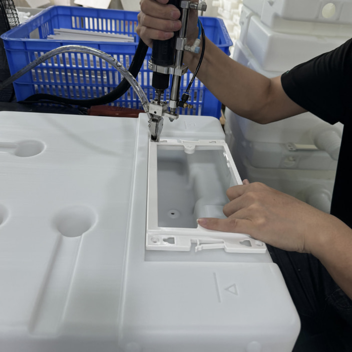 Concealed toilet cistern