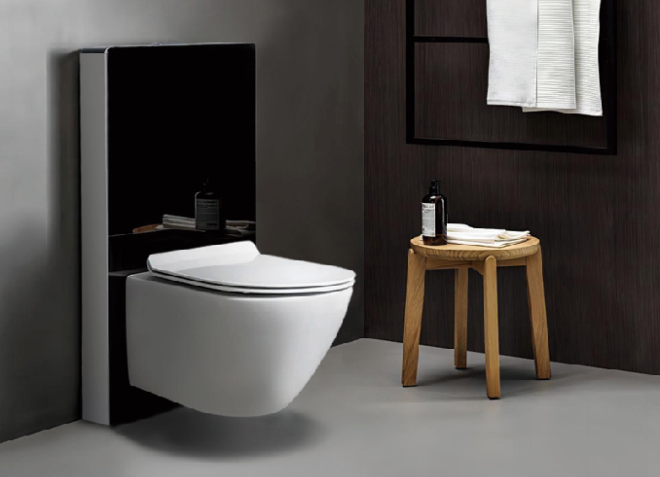 Transparent glass flush tank for contemporary bathrooms
