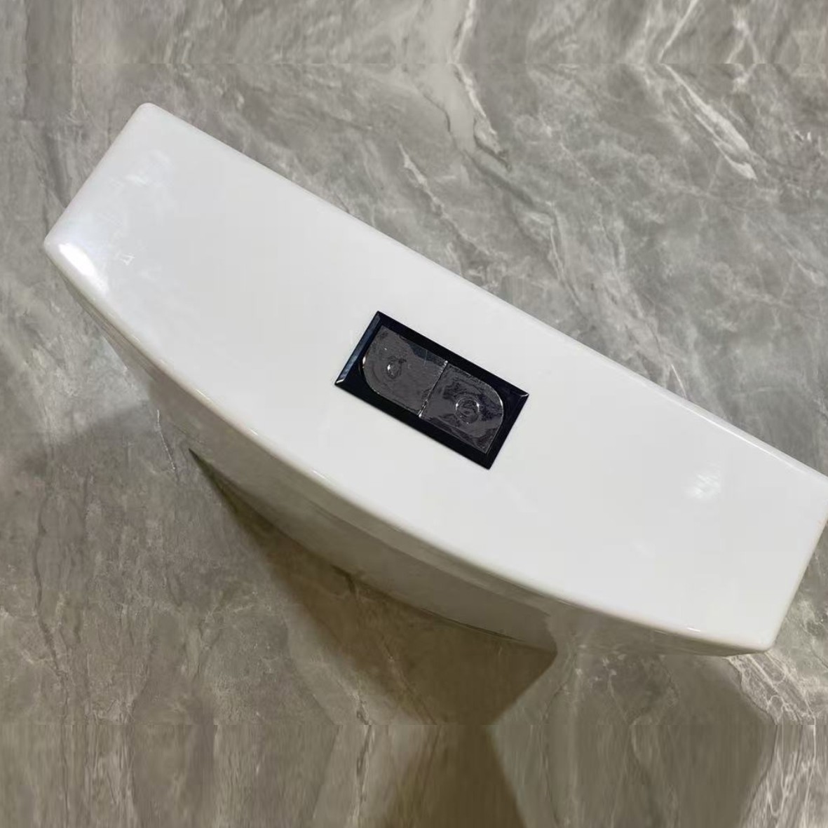 Energy-saving and environmentally friendly toilet tank